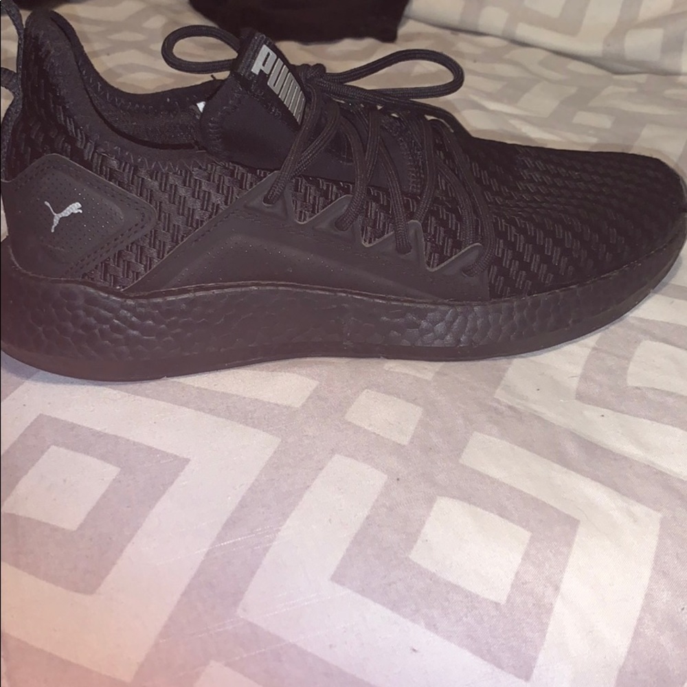Shoes - Picture 3 of 4